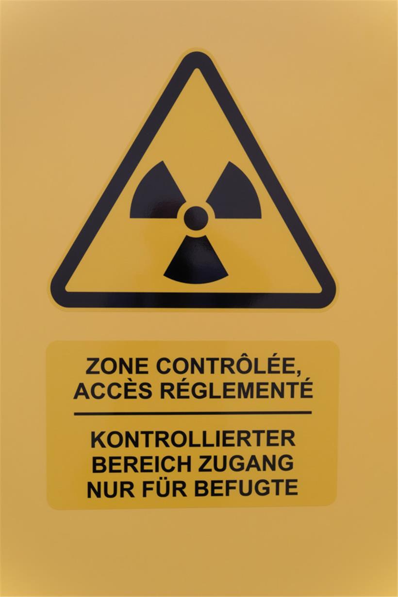 Neben dem IRM-Gerät gibt es noch ein Zimmer mit Röntgengerät für Untersuchungen ...