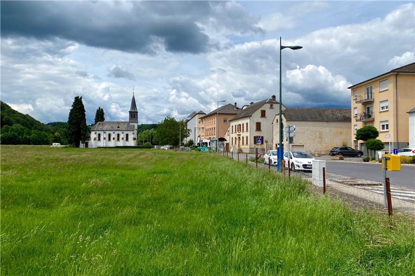 Neben der Kapelle von Warken soll die neue Grundschule entstehen

