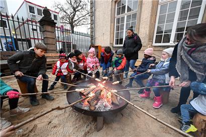 Neben einer offenen Feuerstelle und einem gemütlichen Ambiente wird bei den „Winterkids“ in den kommenden Wochen ein breitgefächertes Programm geboten
