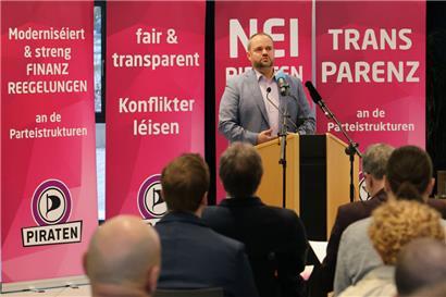 „Nei Piraten, nei Statuten“ lautete das Motto des Landeskongresses, den Marc Goergen im eigenen „Wohnzimmer“ eröffnete

