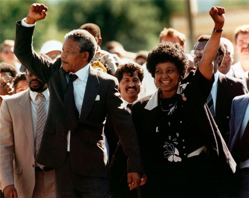 Nelson Mandela und seine damalige Frau Winnie im Februar 1990 nach seiner Freilassung
