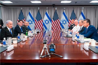 Netanjahu hat mit Präsident Trump über Bemühungen zur Freilassung der in Gaza festgehaltenen Geiseln und die anhaltende Militäraktion zur Zerschlagung der Hamas gesprochen
