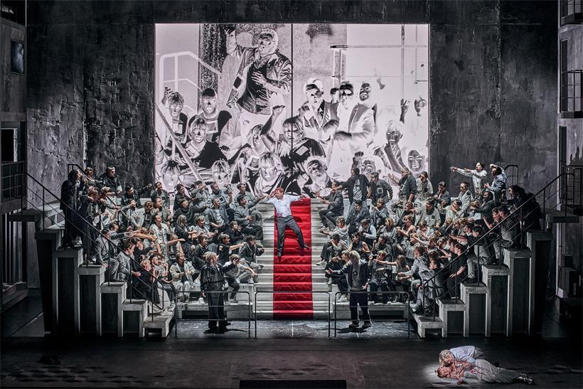 Neu beim 150. Jubiläum der Bayreuther Festspiele: die erste Aufführung von Wagners Oper Rienzi verband Vergangenheit mit Gegenwart