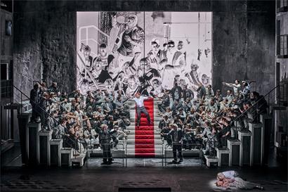 Neu beim 150. Jubiläum der Bayreuther Festspiele: die erste Aufführung von Wagners Oper Rienzi verband Vergangenheit mit Gegenwart