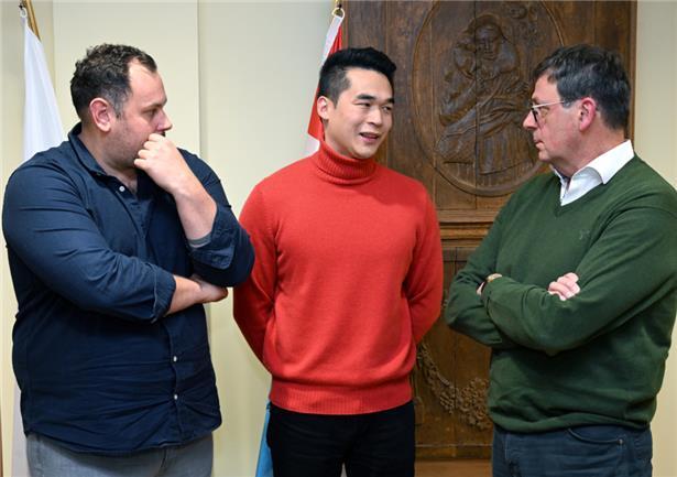 Neu gewählt: Schöffe Pol Thomé (LSAP), Bürgermeister Dali Zhu (DP), Schöffe Ari Arrensdorff („déi gréng“)
