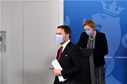 Neue Maßnahmen für Flugreisende und etwas mehr Klarheit bei der Impfstrategie lieferten Xavier Bettel und Paulette Lenert am Montag
