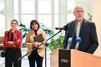 Neujahrsempfang: Justizministerin Elisabeth Margue (l.), Generalstaatsanwältin Martine Solovieff und Thierry Hoscheit, Präsident des Obersten Gerichtshofs
