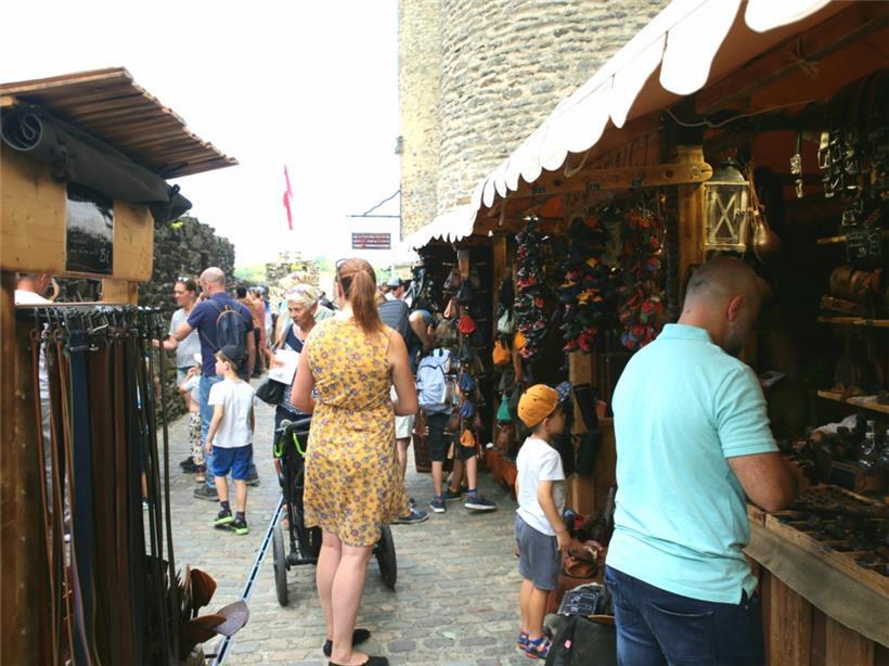 Neun Tage lang können sich die Besucher in andere Zeiten entführen lassen
