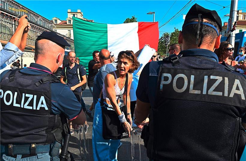 Nicht alle Italiener sind einverstanden mit der Regierungspolitik: Bis Donnerstag wurden 728 Mediziner vom Dienst suspendiert, weil sie sich nicht impfen ließen
