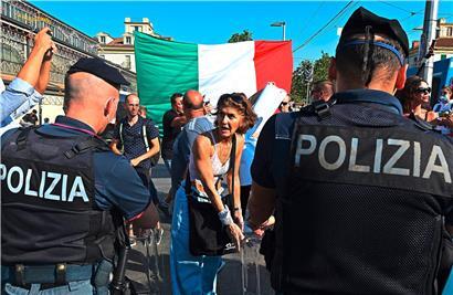 Nicht alle Italiener sind einverstanden mit der Regierungspolitik: Bis Donnerstag wurden 728 Mediziner vom Dienst suspendiert, weil sie sich nicht impfen ließen
