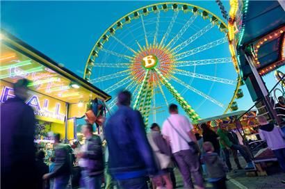 Nicht jeder Sicherheitsdienst darf alles. Wer das Riesenrad oder andere Spiele auf der „Schueberfouer“ überwachen soll, braucht dafür eine Genehmigung vom Justizministerium.
