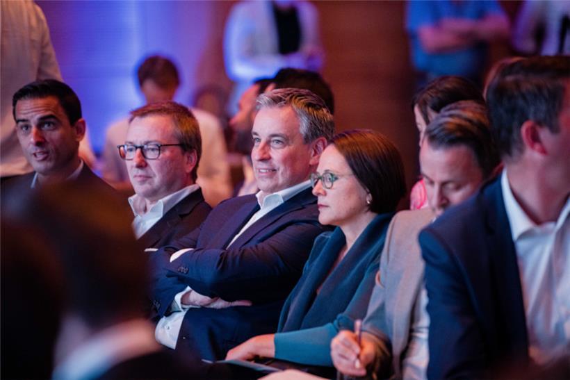 Nicht jeder innerhalb der DP war mit dem sozialeren Kurs des Premierministers während des Wahlkampfes zufrieden
