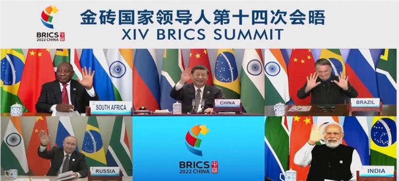 Nicht nur der Westen demonstrierte Geschlossenheit: Hier winken die Vertreter von 3,21 Milliarden Menschen
