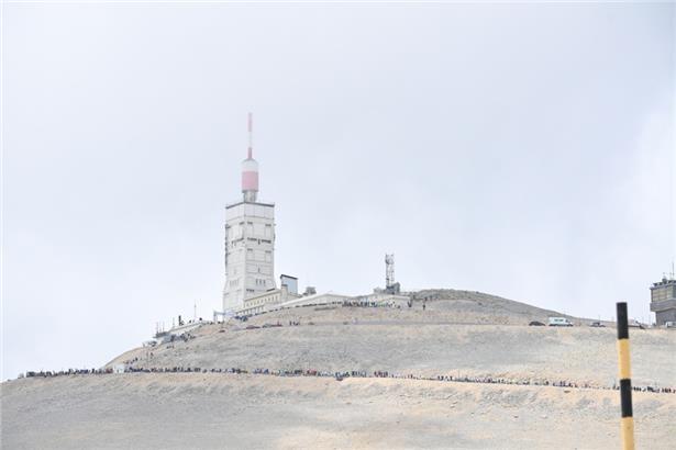 Nicht nur die karge Landschaft am Mont Ventoux erweckt Respekt
