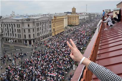 Nicht nur in Minsk strömten wieder Hunderttausende Oppositionsanhänger auf die Straßen, auch in der Provinz wurde gegen Lukaschenko demonstriert
