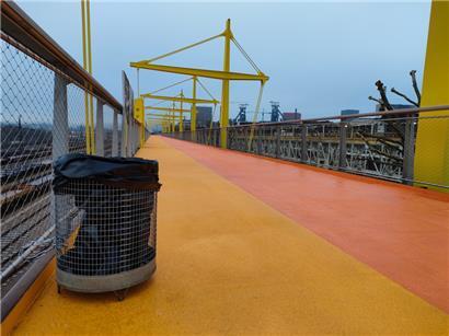 Nicht schön, aber wohl notwendig: provisorische Mülleimer auf dem „Vëlodukt“
