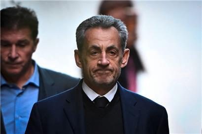 Nicolas Sarkozy a pu sortir après quelques semaines de la prison
