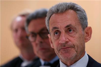 Nicolas Sarkozy réagit devant la presse après le verdict
