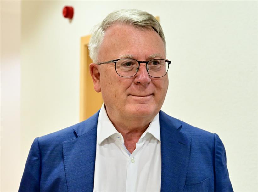 Nicolas Schmit est un ancien ministre et ancien commissaire européen
