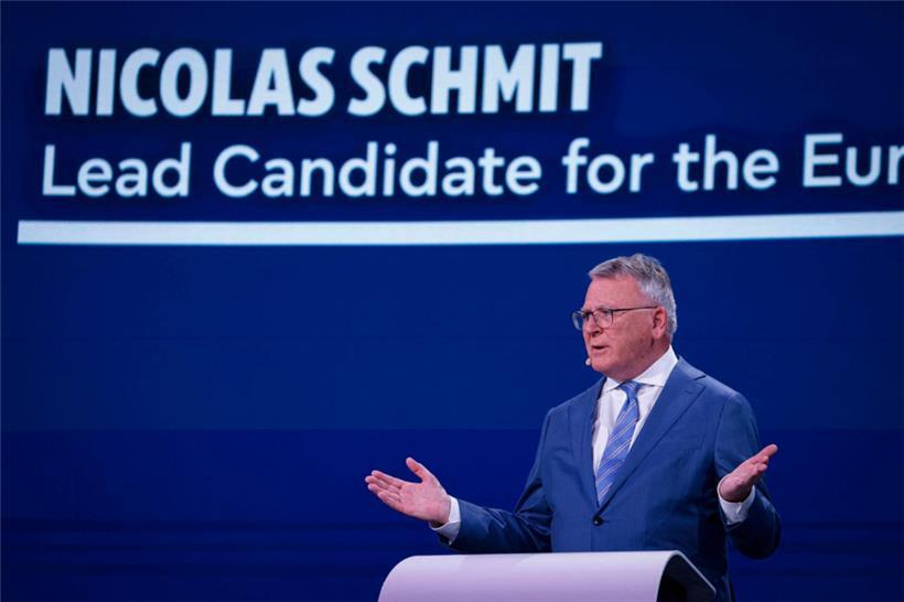 Nicolas Schmit trat am späten Sonntagabend im EU-Parlament in Brüssel vor die internationale Presse 
