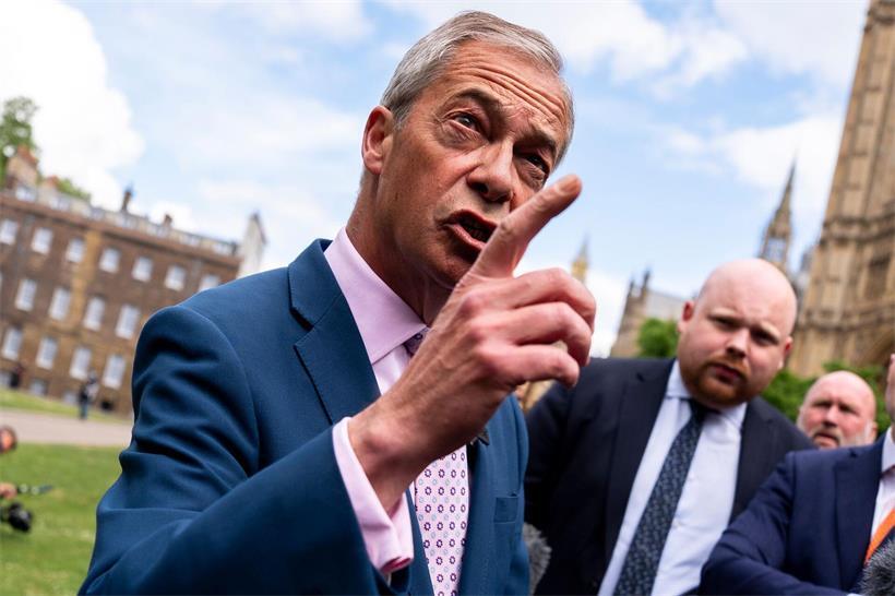 Nigel Farage, Vorsitzender der britischen Reform-Partei, spricht vor Publikum bei politischer Veranstaltung