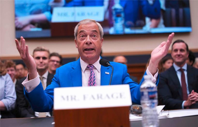 Nigel Farage beherrscht Gestik, Mimik und Nationalpopulismus gleichermaßen. Immer mehr Briten reicht das offenbar.
