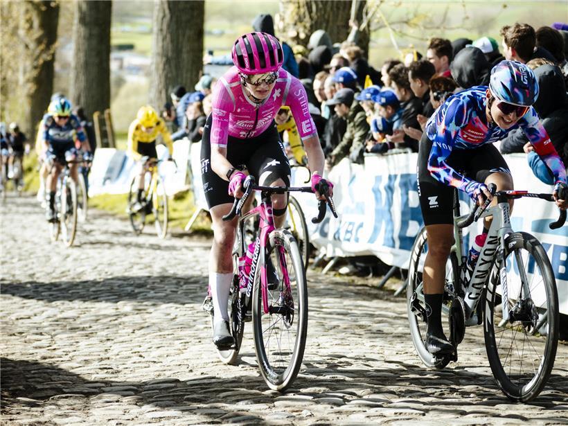 Nina Berton beim Zieleinlauf der Flandern-Rundfahrt 2026, Platz 34 im Radrennen