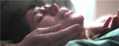 Niousha Akhshi in „The Seed of the Sacred Fig“
