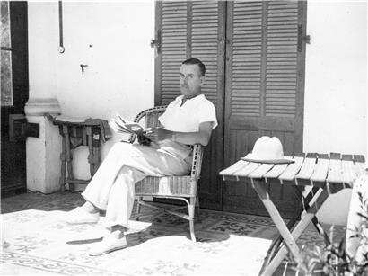 Thomas Mann 1933 auf Terrasse der Villa La Tranquille in Sanary-sur-Mer, deutscher Nobelpreisträger im Exil