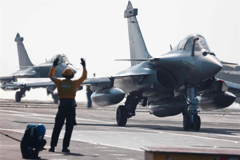 Noch Ende August unterzeichnete Serbien ein Abkommen über die Beschaffung von französischen Rafale-Kampfflugzeugen
