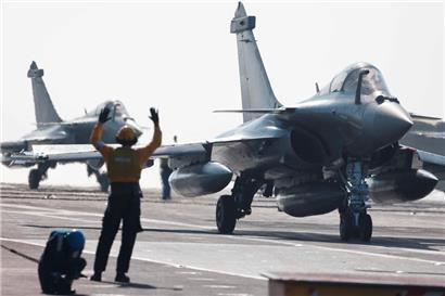 Noch Ende August unterzeichnete Serbien ein Abkommen über die Beschaffung von französischen Rafale-Kampfflugzeugen
