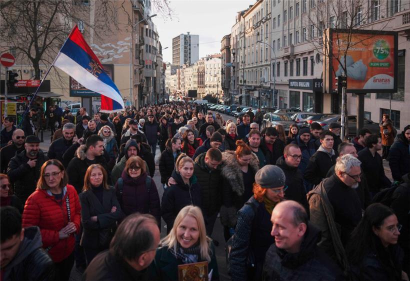 Noch am 5. März demonstrierten in Belgrad serbisch-orthodoxe Christen und Nationalisten gegen Pläne der EU über eine Annäherung Serbiens und des Kosovo
