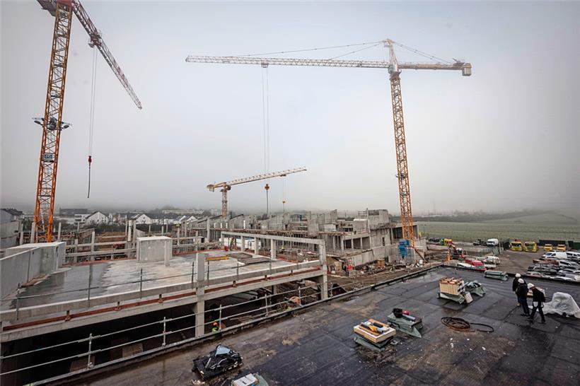 Noch beherrschen Kräne das Bild der Baustelle. 2024 soll das Bauprojekt abgeschlossen sein 
