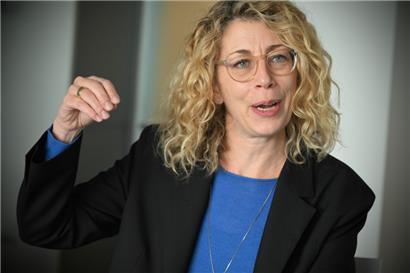 Noch ein bisschen was obendrauf: Joëlle Welfring will sich in Ägypten auch dafür einsetzen, dass Zusagen zur „Klimafinanzierung“ endlich eingehalten werden 
