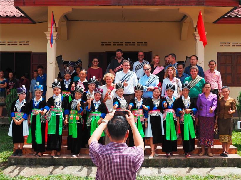 Noch einmal September 2019, noch einmal Laos: Daumen hoch für die Entwicklungszusammenarbeit
