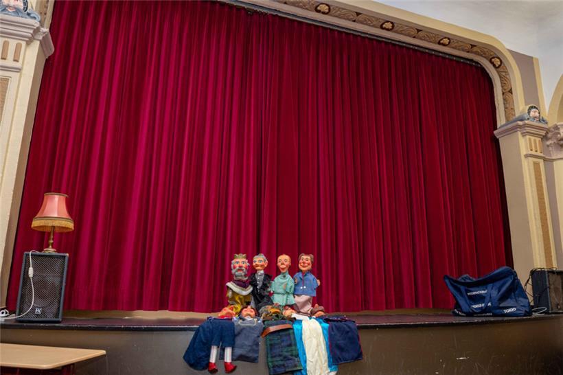 Noch ist der Vorhang geschlossen. Doch das ändert sich bald.