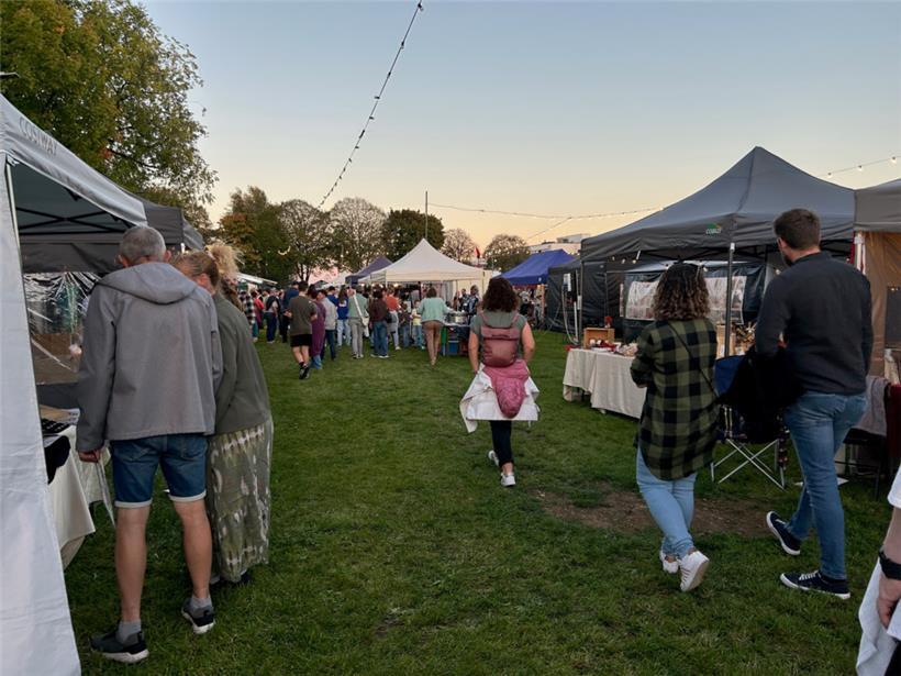 Noch ist es gemütlich, aber um 20.00 Uhr drängen sich die Besucher hier 
