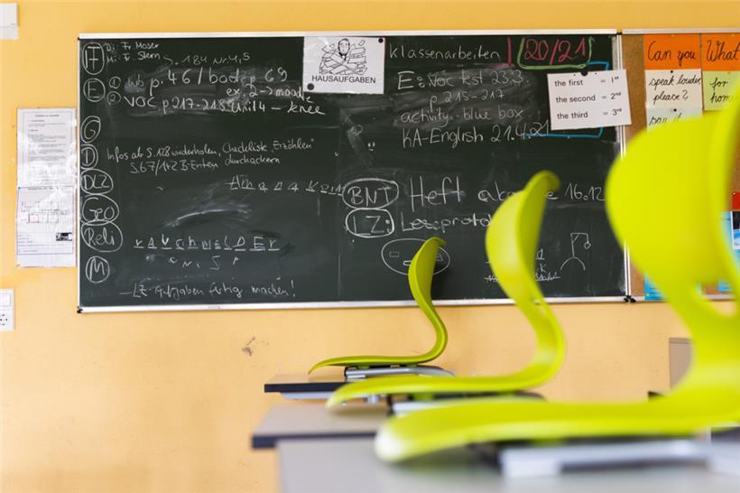 Noch kann der Präsenzunterricht in den meisten Fällen gewährleistet werden. Doch die Frage, ab wann das nicht mehr so ist, sollte nun gestellt werden.
