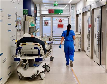 Noch sind die Krankenhäuser (hier: das „Centre hospitalier Emile Mayrisch“) zwar im Stress, können den Andrang aber bewältigen. Weitere starke Steigerungen der Fallzahlen müssen aber unterbleiben.
