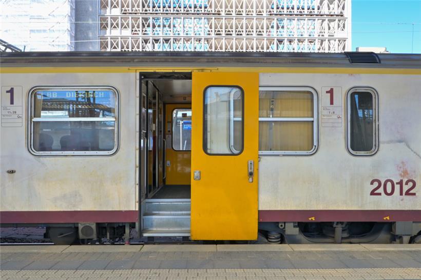 Noch sind sie an den Bahnhöfen zu sehen, bis Ende des Jahres allerdings sollen die Z2-Züge aus Luxemburg verschwinden
