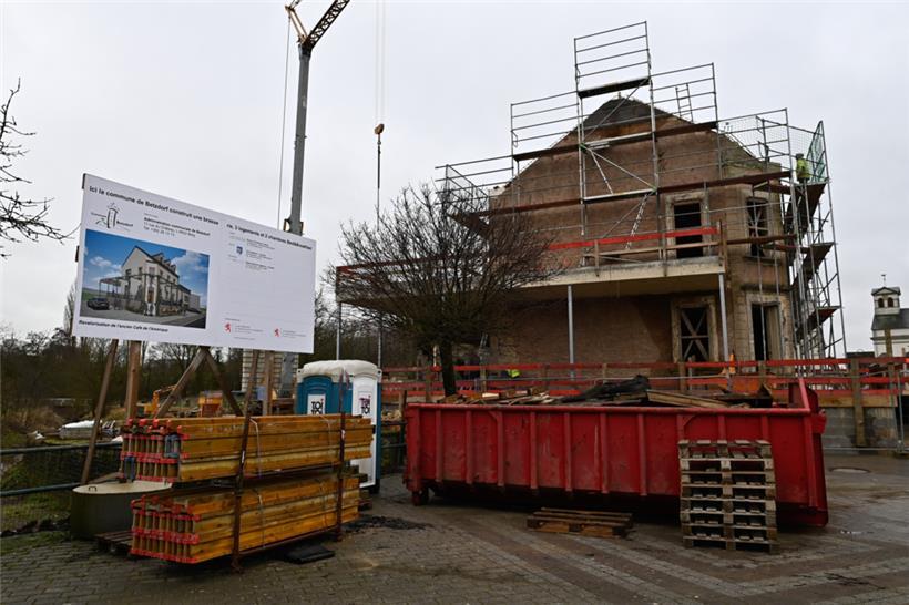 Noch während der Bauarbeiten hat die Gemeinde den Architekten gewechselt 
