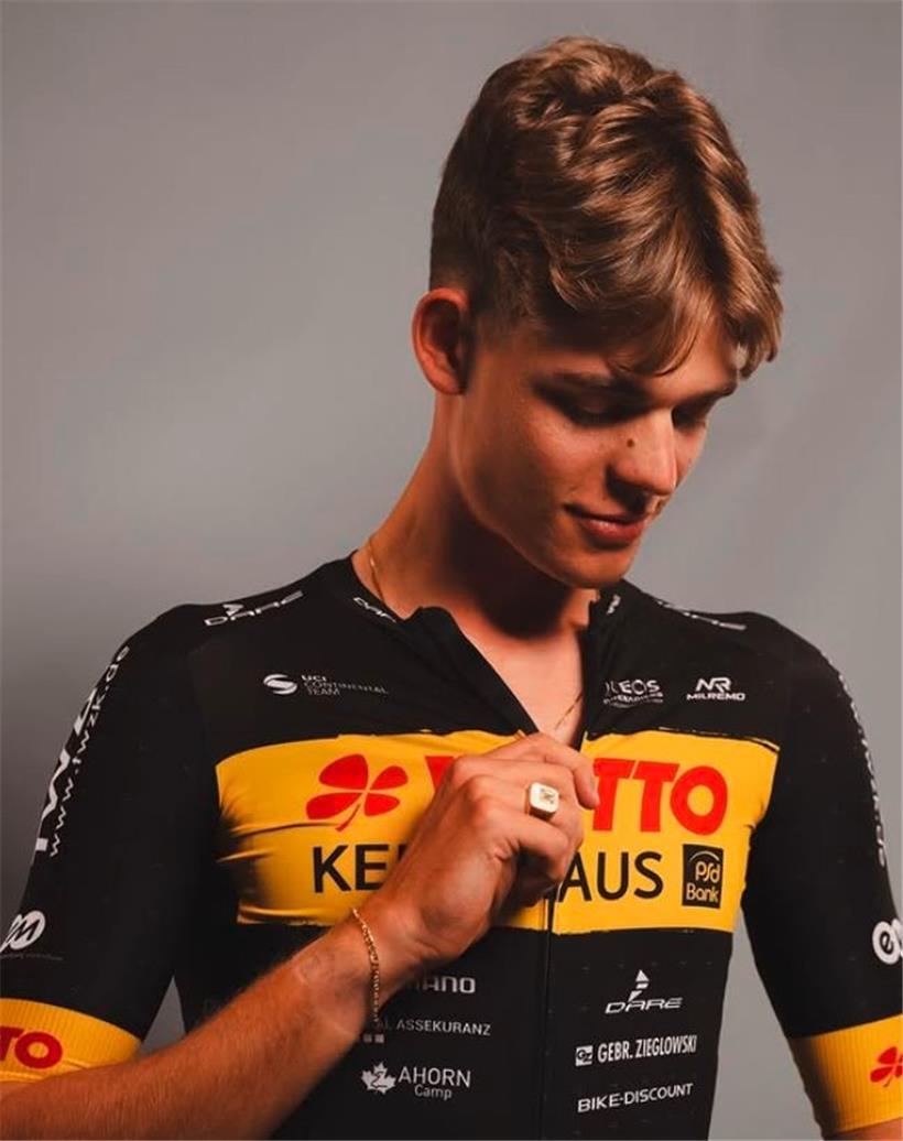 Noé Ury streift 2025 genau wie Mil Morang und Alexandre Kess das Trikot von Lotto-Kern Haus PSD Bank über
