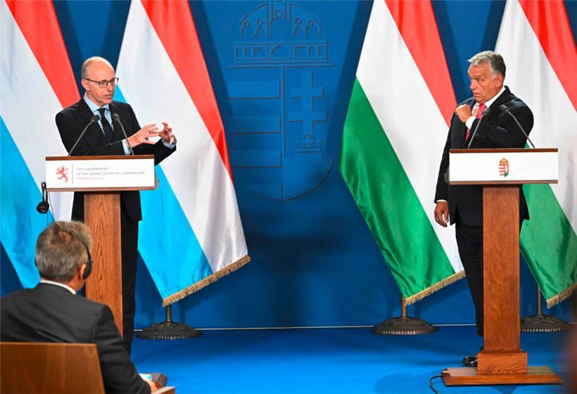 Nonverbale Kommunikation zwischen Luc Frieden und Ungarns Ministerpräsident Viktor Orbán am 12. September in Budapest
