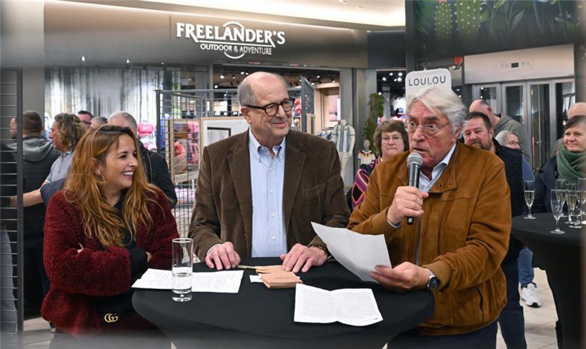 Nora Back mit Raymond Reuter und Claude Frisoni bei der Vernissage