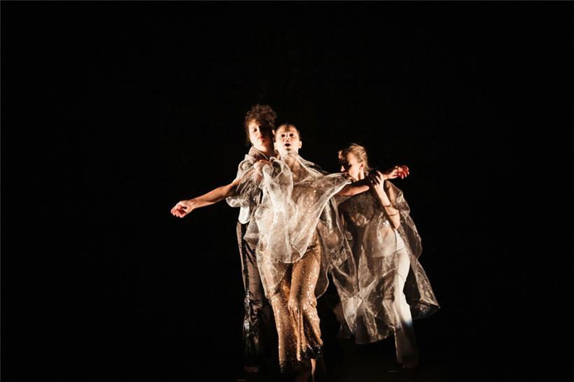 Nora Zrika, Teklė Baroti and Monika Valkūnaitė in Larisa Faber’s musical about abortions

