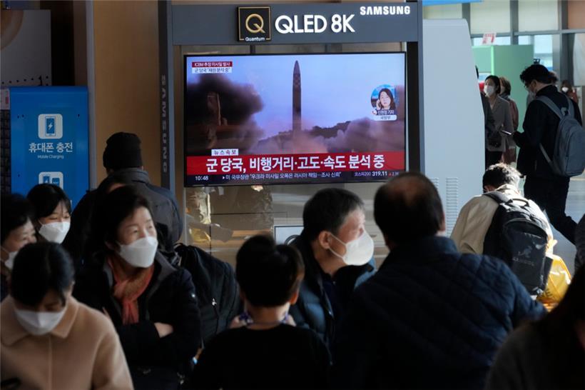  Nordkorea hat nach Angaben des südkoreanischen Militärs erneut eine potenziell atomwaffentaugliche Rakete abgefeuert
