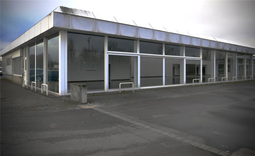 Notlösung: Das frühere Autohaus Muzzolini steht leer und könnte einige Monate vo...