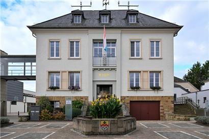 Nun bleibt abzuwarten, wie im Rathaus auf die für ein Referendum gesammelten Unterschriften reagiert wird?
