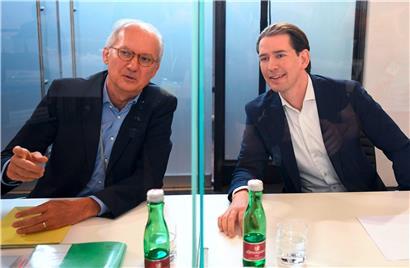 „Nur Unterstellungen“: Kanzler Kurz (r.) und Anwalt Suppan bei einer Sitzung des Ibiza-Untersuchungsausschusses
