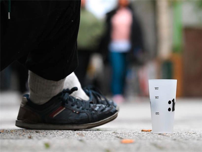 Nur ein weiterer Schritt im Kampf gegen Bettler? Zivilgesellschaft, UN und Oppostion kritisieren den „Platzverweis renforcé“
